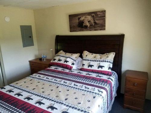 Family Cabin in Stewartstown for a New Hampshire Weekend Getaway in Colebrook (NH)