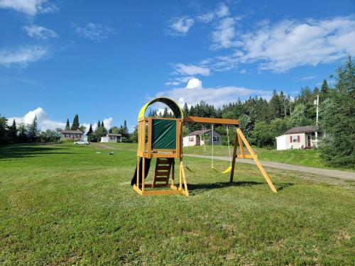 Family Cabin in Stewartstown for a New Hampshire Weekend Getaway in Colebrook (NH)