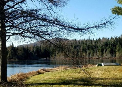 Family Cabin in Stewartstown for a New Hampshire Weekend Getaway in Colebrook (NH)