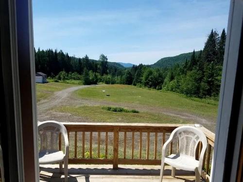 Family Cabin in Stewartstown for a New Hampshire Weekend Getaway in Colebrook (NH)