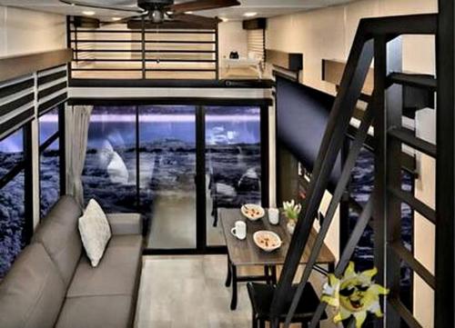 Chic Tiny House with Lofted Interior Perfect for a Family Escape in Texas in Yantis (TX)