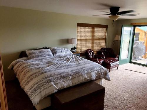 Beautiful Cabin with Fire Pit and Deck in Foxpark, Wyoming in Centennial (WY)