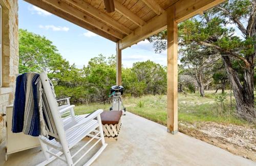 Cozy Spacious Studio Cottage for a Peaceful Romantic Escape to Texas Hill Country near Dripping Spri in Dripping Springs (TX)