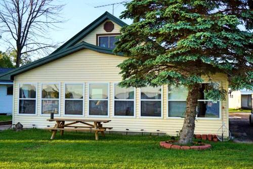 . Spacious Family Cabin on Stunning Wixom Lake near Midland, Michigan