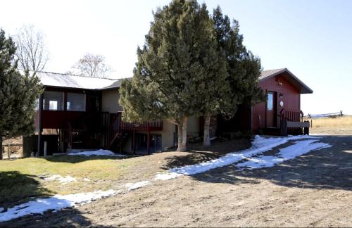 . Amazing Retreat Ideal for Families or Groups in Saratoga, Wyoming