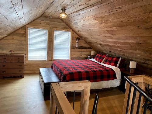 Secluded Upstate New York Glamping Cabin for the Ultimate Outdoor Adventure in Louisville (NY)