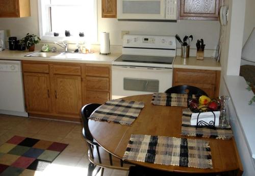 Charming Cottage Overlooking Gorgeous Citation Bass and Bream Pond near Charlottesville in Gordonsville (Virginia)