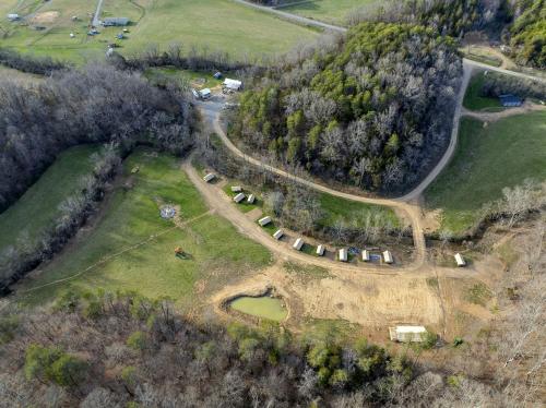 Splendid Safari Tent Sanctuary near Smoky Mountains in Tennessee in Parrottsville (TN)
