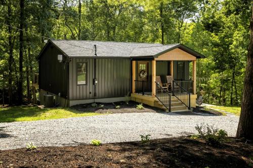 Stunning Modern Cabin with Hot-tub in Makanda, illinois, Goreville