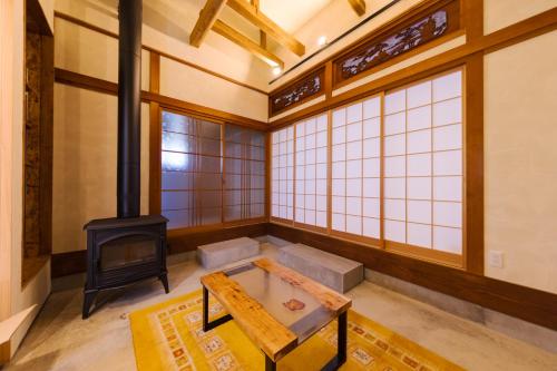 山すそ雫の宿稲穂inaho-家族旅行グループ旅行に最適-一棟貸切70平米-高千穂峰ビュー-温泉近く-最大6名