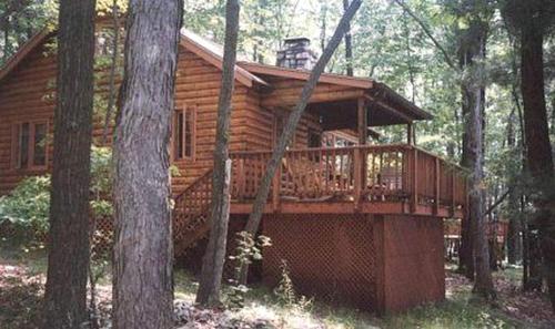 Idyllic Waterfront Log Cabin in Wayne County Overlooking Lake Wallenpaupack, Pennsylvania in Lakeville (PA)