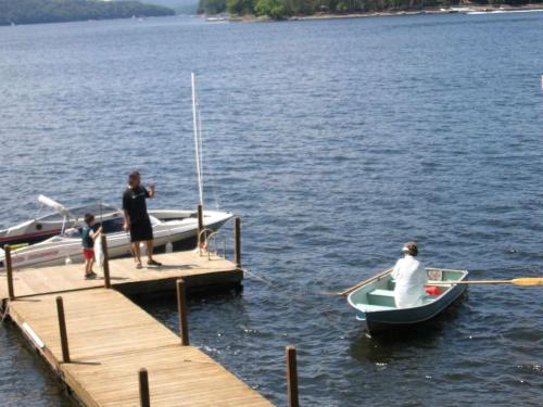 Idyllic Waterfront Log Cabin in Wayne County Overlooking Lake Wallenpaupack, Pennsylvania in Lakeville (PA)