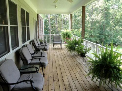Elegant Lodge Rental with Lovely Countryside Views near Charlottesville, Virginia in Keswick (VA)