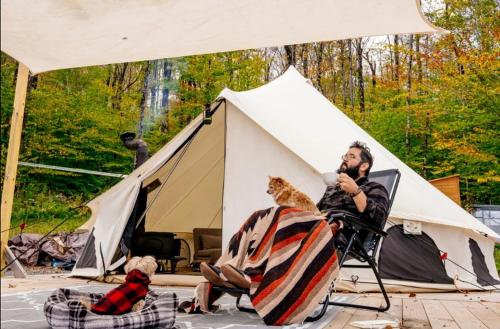 Zunanjost, Piebald Mountain Pet Friendly Tents, Petersburg, New York in Cold Spring