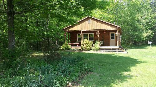 Charming Cabin Rental with Private Front Deck near Bangor, Maine in Dexter (ME)