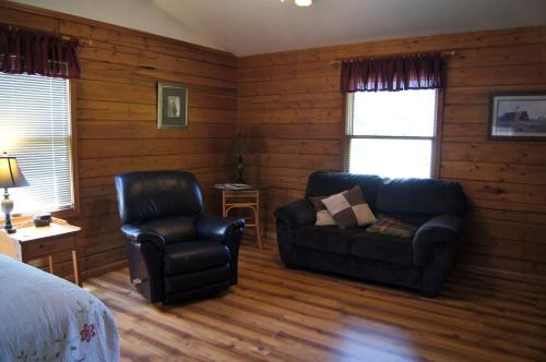 Secluded Cabin Ideal for a Romantic Getaway in the Umpqua River Valley of Oregon in Rice Hill (OR)