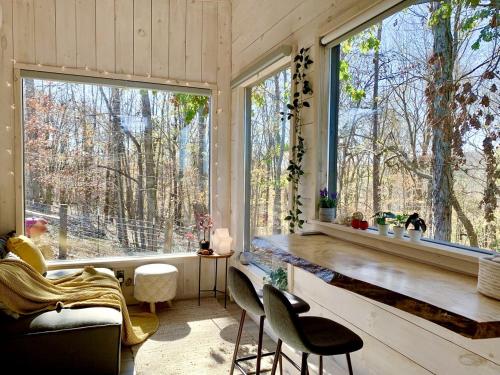 Cozy Tiny House on a Farm in Fredericksburg, Indiana - Perfect Romantic Glamping Destination in Salem (IN)