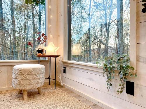 Cozy Tiny House on a Farm in Fredericksburg, Indiana - Perfect Romantic Glamping Destination in Salem (IN)