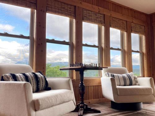 Hillside Haven Cabin with Hot Tub in Rutherfordton, NC in Green Hill