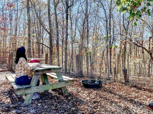 Cozy Tiny House on a Farm in Fredericksburg, Indiana - Perfect Romantic Glamping Destination in Salem (IN)