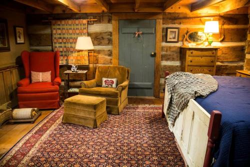 Rustic Cabin Rental with a Fireplace near Kingsport in Rogersville, Tennessee in Rogersville (TN)