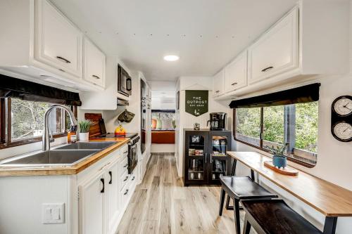 Unique Tiny House with Hot-tub, Fire Pit and Hiking Trail in Leander, Texas in Jonestown (TX)