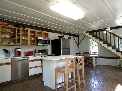 Unique Restored Barn Rental Perfect for Families near the Croatan National Forest, NC in James City (NC)