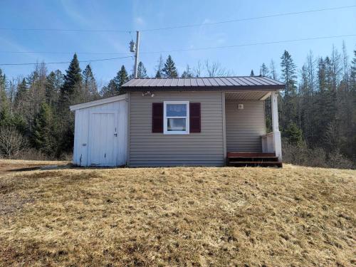 Cozy Cabin Rental for a Weekend Getaway in New Hampshire in Colebrook (NH)
