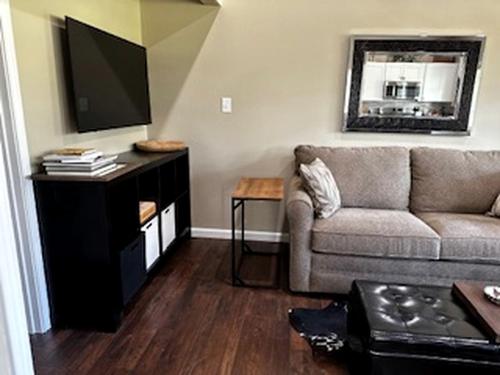 Comfy Equipped Lodge Great for a Peaceful Getaway in Texas in Waelder