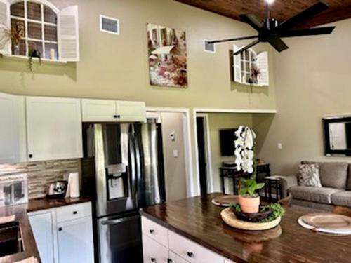Comfy Equipped Lodge Great for a Peaceful Getaway in Texas in Waelder