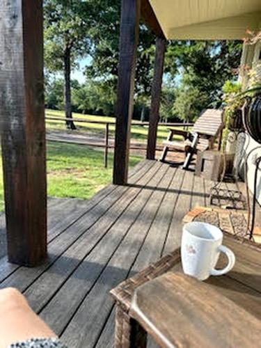 Comfy Equipped Lodge Great for a Peaceful Getaway in Texas in Waelder