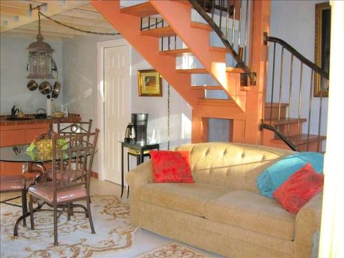 Luxurious Tree House on a Working Farm in the Mountains near Santa Fe, New Mexico in Arroyo Seco