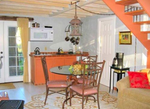 Luxurious Tree House on a Working Farm in the Mountains near Santa Fe, New Mexico in Arroyo Seco