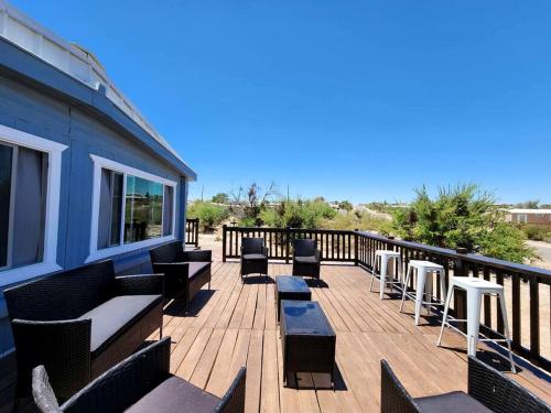 Modern Cabin with Arcade, Foosball Table and Fire Pit in Meadview, Arizona in 米德維尤