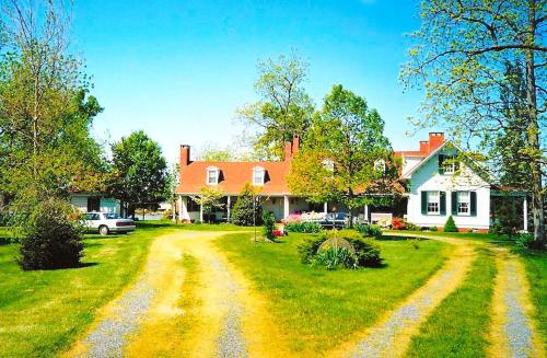 Family-Friendly Waterfront Getaway with a Swimming Pool and Dock in Cambridge, Maryland in Cambridge (MD)