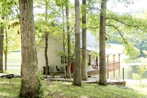 . Lakefront Cabin Getaway near Columbia, Kentucky