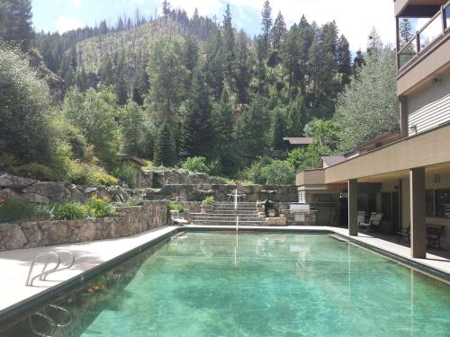 Amazing Mountainside Vacation Rental with Private Hot Springs in Hamilton, Montana in Darby (MT)