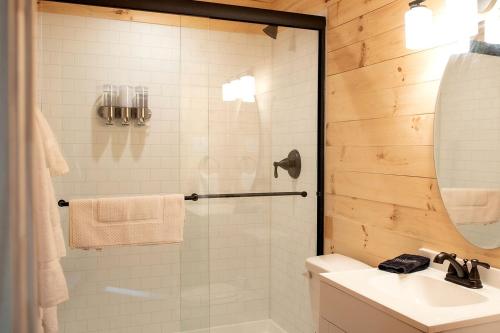Cute Cabin Rental in Waco, for Wonderful Family Glamping in Texas in Bosqueville