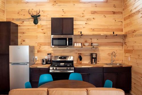 Cute Cabin Rental in Waco, for Wonderful Family Glamping in Texas in Bosqueville