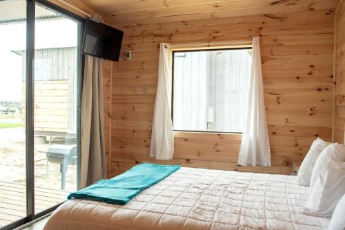 Cute Cabin Rental in Waco, for Wonderful Family Glamping in Texas in Bosqueville