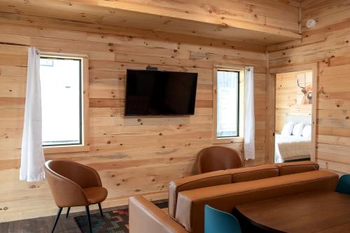 Cute Cabin Rental in Waco, for Wonderful Family Glamping in Texas in Bosqueville