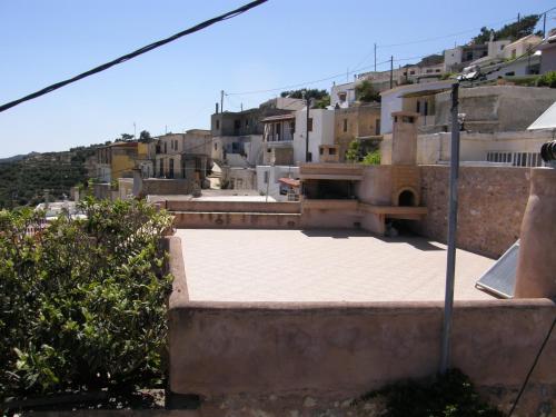 Exterior view, El Greco Traditional Houses in Makris Gialos