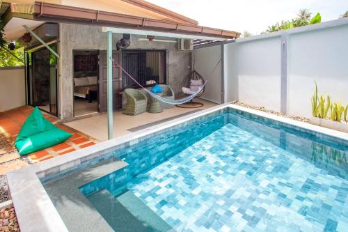 150 m from a paradise beach 3 bedrooms pool - 수영장