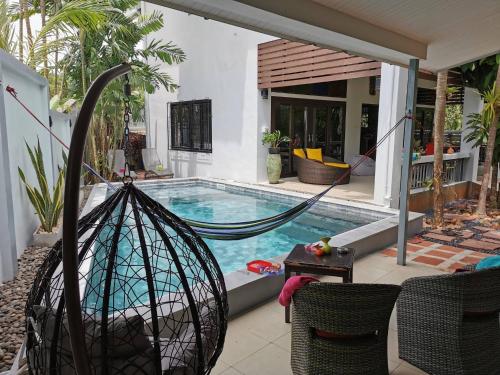 150 m from a paradise beach 3 bedrooms pool - 수영장