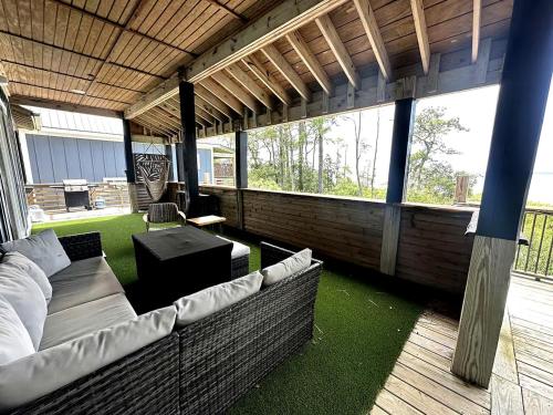 Bañera de hidromasaje, Beautifully-Decorated Soundfront Rental with a Balcony in Kitty Hawk, North Carolina in Kitty Hawk (NC)