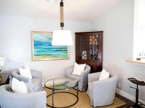 Idyllic Waterfront Rental with Shared Pool Access in Jupiter, Florida in 朱庇特