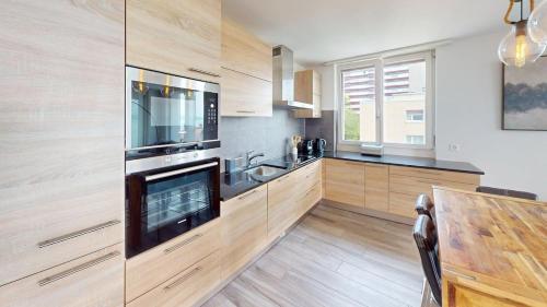 Bright, Spacious 2-bed Apt - Balcony Lake View! RGP13, Neuchâtel (photo 4)
