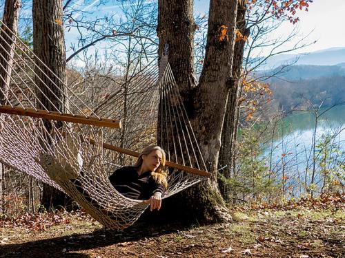 Charming Glamping Rental with Fireplace near Great Smoky Mountains National Park in กรีนเนวิลล์