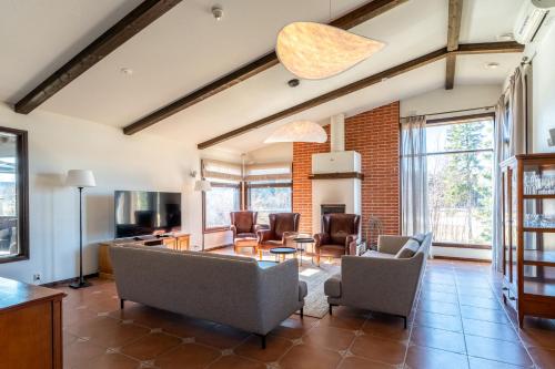 4 bedrooms, 7 beds