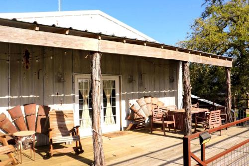 Delightful Equipped Barn with Pond Views in Texas, Bryan